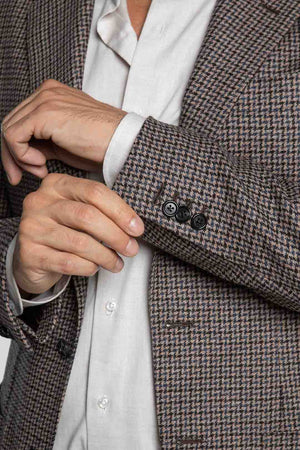 Sleeve's detail of Zero Taupe Pattern Jacket