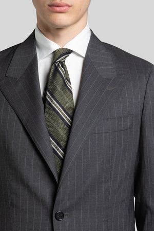 Shoulder, lapel and chest pocket details ofArdito Chalkstripe Grey Suit