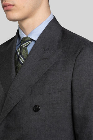 Shoulder, lapel and chest pocket details ofYamato 2ply Grey Suit