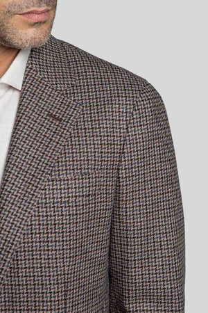 Shoulder, lapel and chest pocket details of Zero Taupe Pattern Jacket